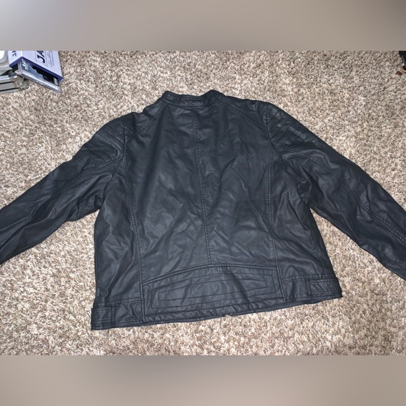 2x Jacket - Picture 2 of 7